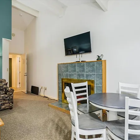 Cedarbrook Deluxe Two Bedroom Suite With Outdoor Heated Pool 20910
